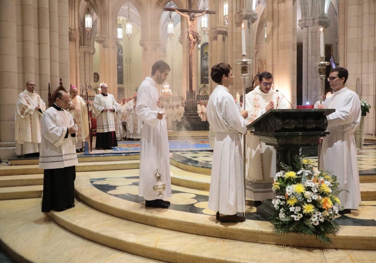 Una eucaristía celebrada en la catedral de la Almudena por los fallecidos por la dana