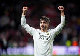 La vida personal de Raúl Asencio: de dónde es, su pareja, su proyección en el Real Madrid y por qué le pitan en los partidos