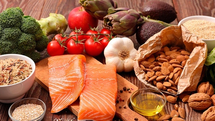 El psiquiatra Fernando Mora y la nutricionista Júlia Farré señalan tres alimentos con triptófano para ser más feliz y dormir mejor
