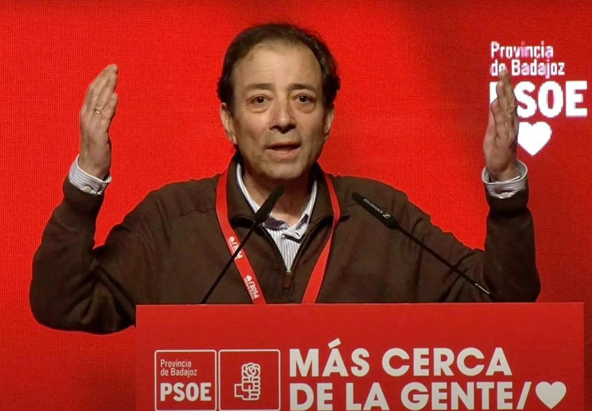 Guillermo Fernández Vara, en su discurso durante la inauguración del 14 Congreso Provincial de los socialistas de Badajoz