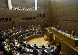 Tempestad en las Cortes Valencianas: reproches por la dana y los derechos LGTBI sacuden la sesión de control a Mazón