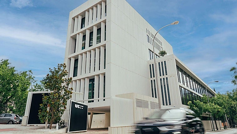 Primera Universidad de Diseño, Innovación y Tecnología en España