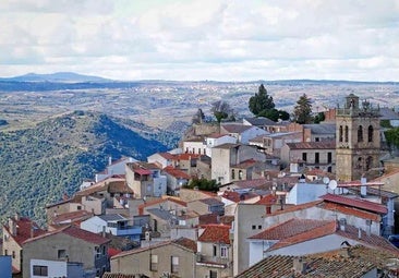 El pueblo de las 1.000 bodegas de un Parque Natural de Zamora que ha conquistado a Luis Tosar, Maxi Iglesias y Elsa Pataky
