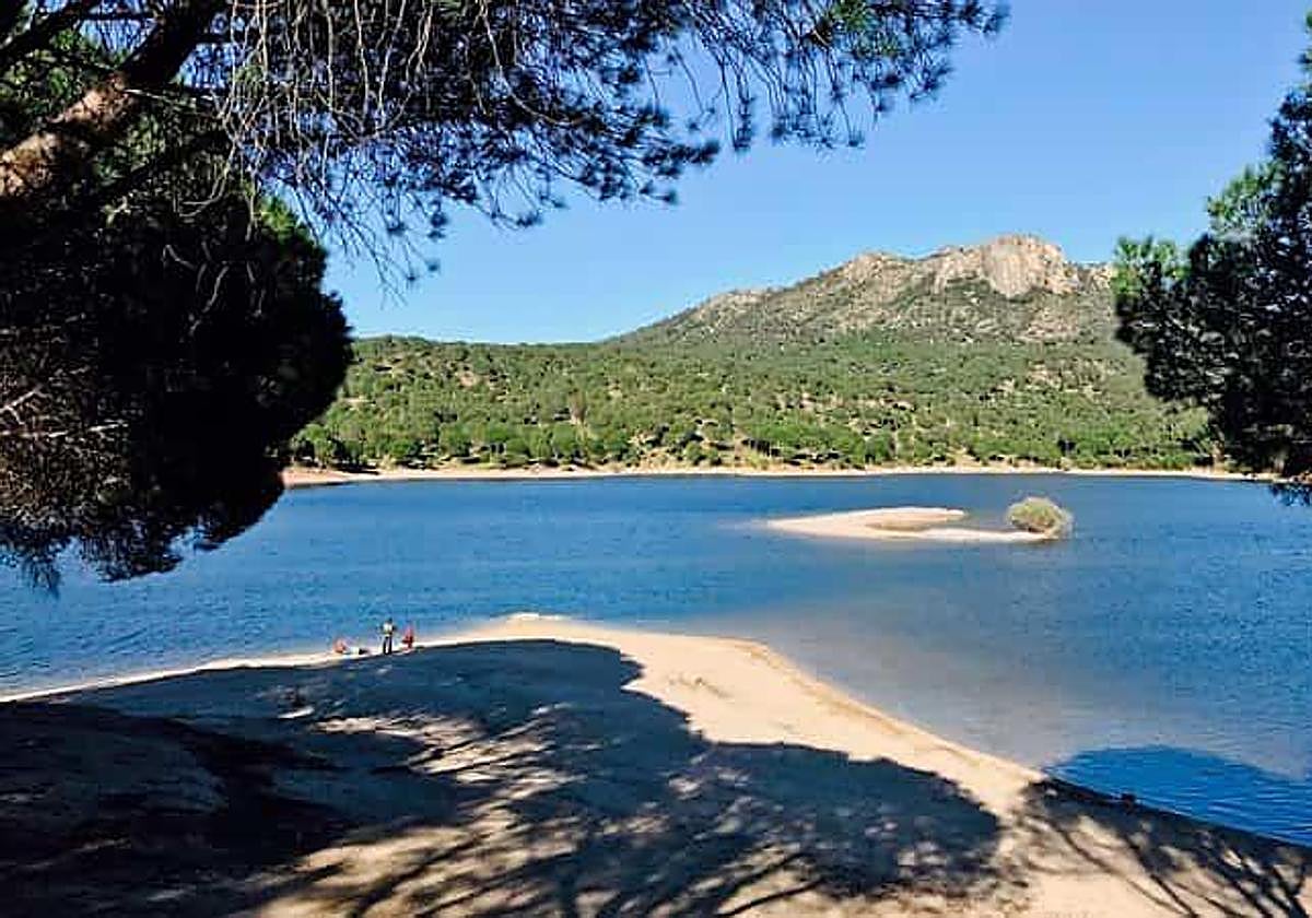 Esta es la única playa con bandera azul de la Comunidad de Madrid: dónde está y cómo llegar