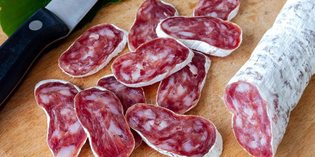 Sanidad lanza una alerta por presencia de Salmonella en varios lotes de fuet de dos conocidas marcas