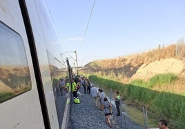Una sobrecarga eléctrica fundió la catenaria en Toledo tras detenerse un Ouigo que obligó a parar a otros tres trenes