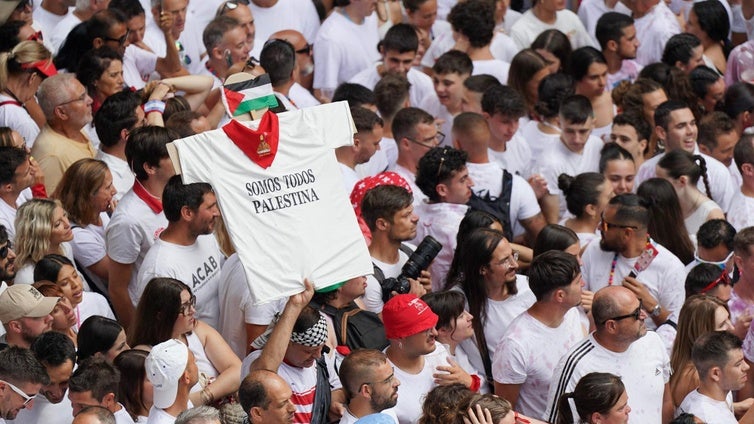 Pamplona entra en éxtasis con los Sanfermines 2025: «¡Stop genocide! Free Palestine!»