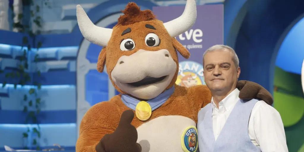 Quién está debajo de la mascota del  Grand Prix del Verano : su nombre, su verdadero trabajo y por qué no hay un animal en el programa