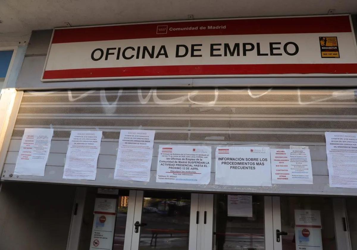 La nueva ayuda del SEPE de 570 euros que pueden solicitar muchos mayores de 30: requisitos, cuantías y cómo solicitarla