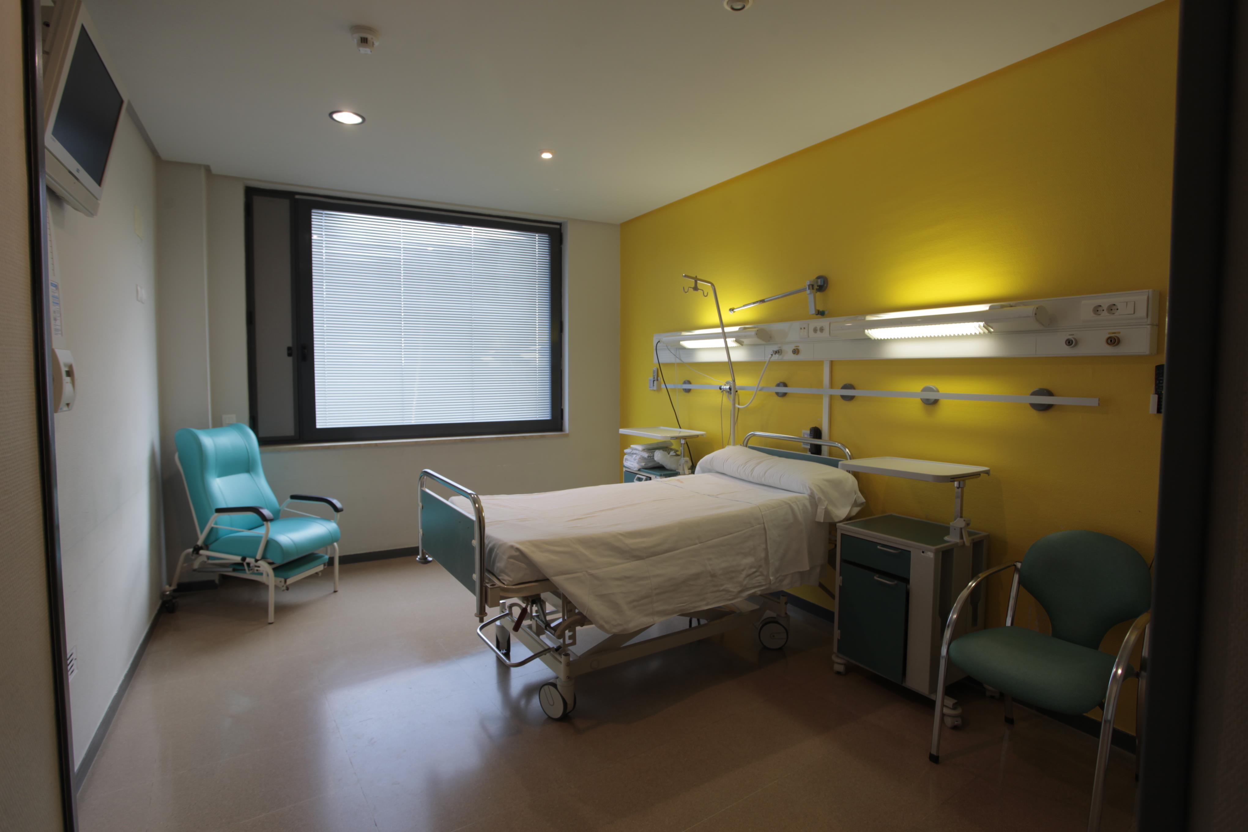 Un español pasa la noche en un hospital y dice lo que muchos piensan sobre los sillones que hay en las habitaciones