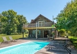 Pagan casi 6.000 euros por un alojamiento para sus vacaciones y acaban denunciando al propietario por lo que con su reserva: «Es una situación inédita»