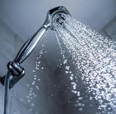 Ola de calor: la ciencia explica por qué una ducha fría no es la solución para combatir el calor extremo