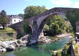 Una estadounidense viaja a Asturias y se queda sin palabras: «Lo más antiguo de mi pueblo es el McDonald's»
