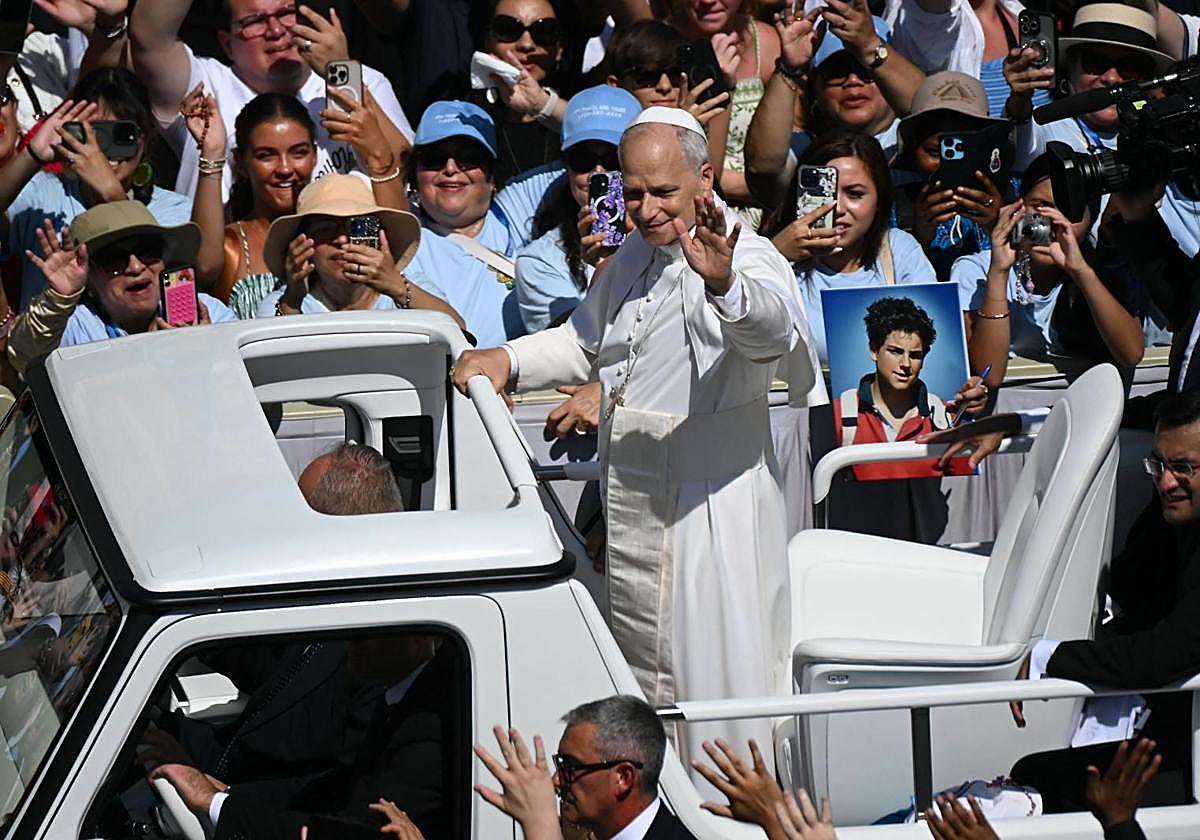La histórica canonización de Carlo Acutis, el primer santo milenial de la historia, en imágenes