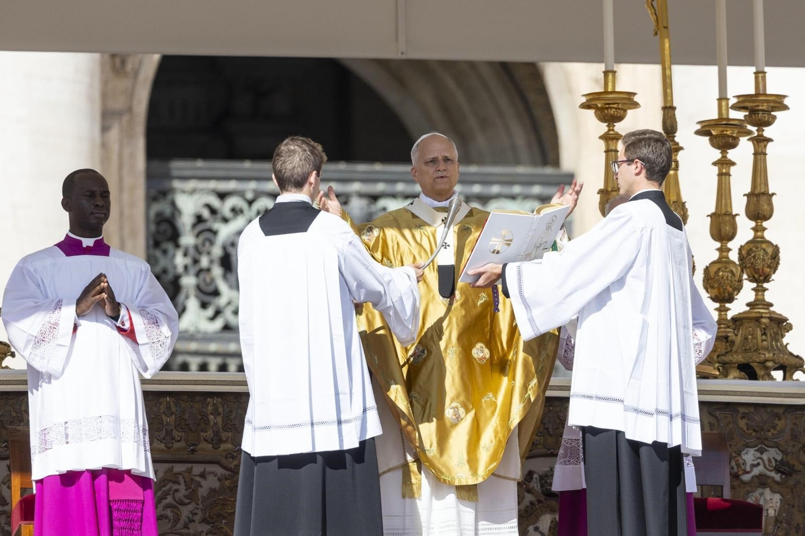El Papa León XIV encabeza la ceremonia de canonización de Carlo Acutis y Piergiorgio Frassati, en la Plaza de San Pedro en el Vaticano