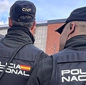 Un policía confirma si se pueden llevar camisetas de los Fuerzas y Cuerpos de Seguridad por calle