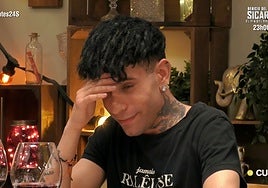 Una soltera destroza parte del mobiliario y avergüenza a su cita con lo que hace en mitad de la cena: «No era el sitio»