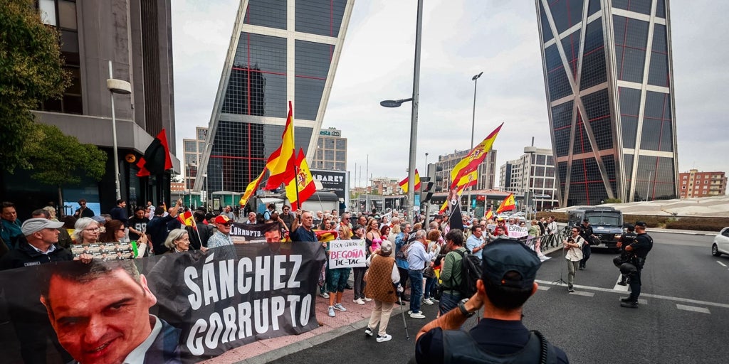 Los fieles del cumpleañero Juan Carlos Peinado, 'el juez valor'