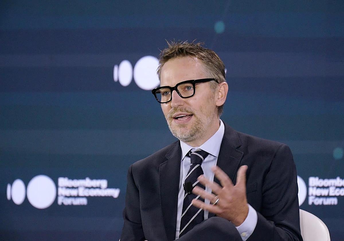 El CEO de Linkedin avisa del cambio de paradigma: «El futuro del trabajo no pasa por ir a mejores universidades...»