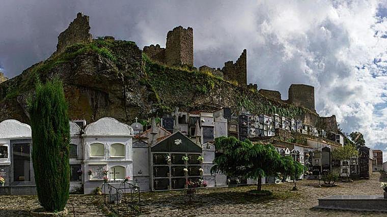 El pueblo de Extremadura que tiene uno de los castañares más desconocidos de España: perfecto para una escapada en otoño