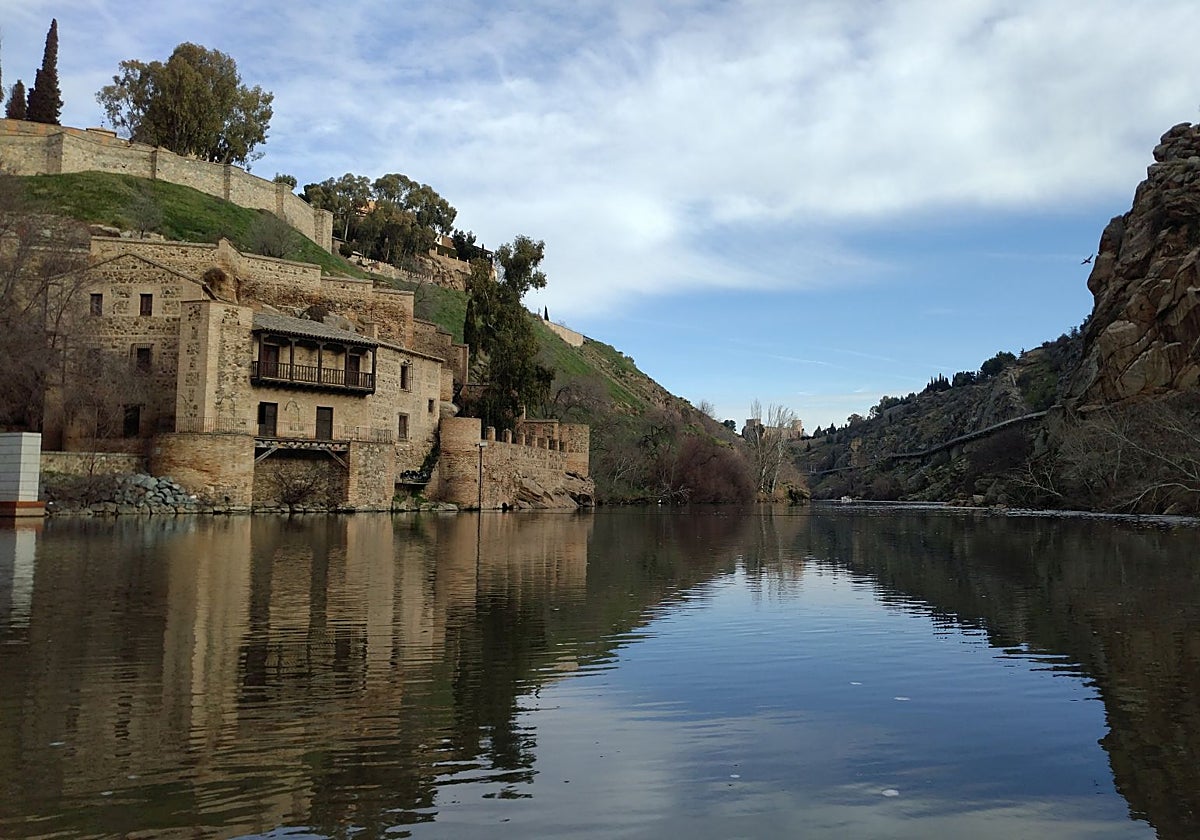 La estación de aforamiento del Tajo a su paso por Toledo se encuentra situada a la altura de la Casa del Diamantista