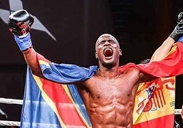 Quién es Nayanesh Ayman, el campeón del mundo español que aprendió a pelear para defender a su madre del maltrato
