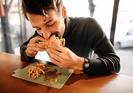 Júlia Farré, nutricionista: «Si devoras la comida en menos de diez minutos, seguramente estás comiendo más de lo que tu cuerpo necesita»