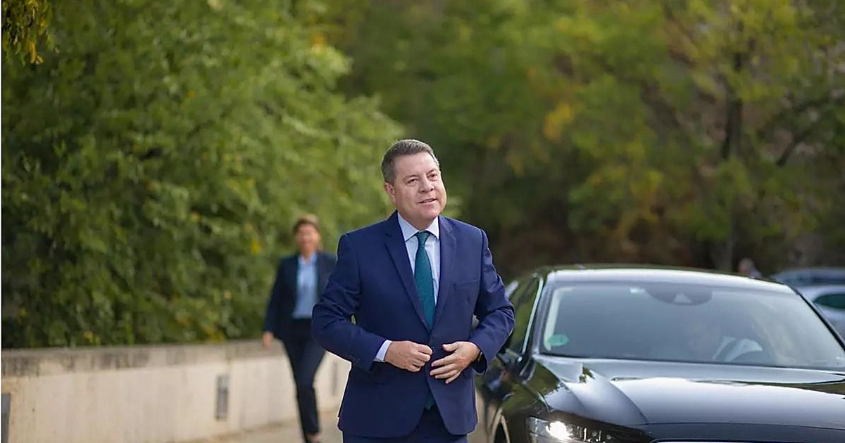 Vox acusa a Page de gastar 3.000 euros para aparcar a la sombra coches oficiales