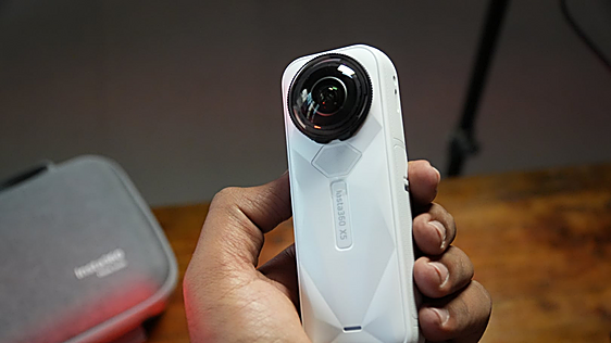De la playa al snorkel sin cambiar de cámara: la Insta360 X5 aguanta el agua y graba en 360°