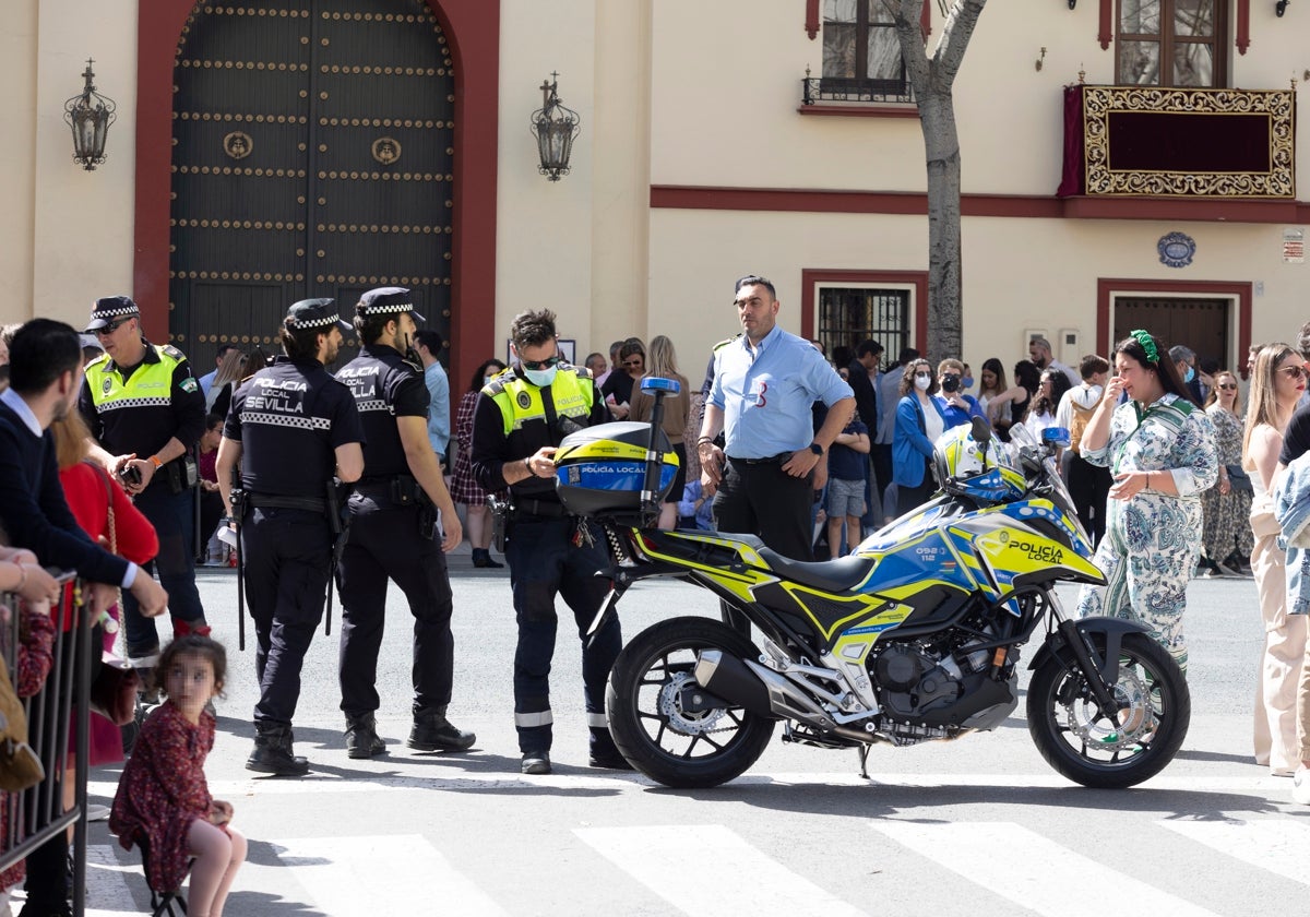 ¿Estáis puestos, policías?