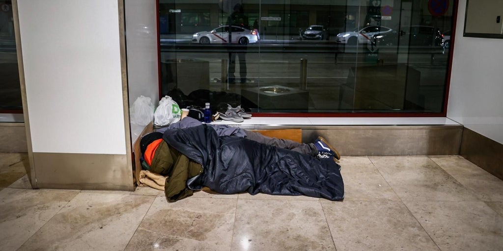 El Gobierno convierte Barajas en una chabola