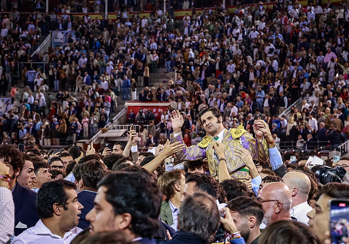 Morante, en la Corrida de la Hispanidad en la que se cortó la coleta