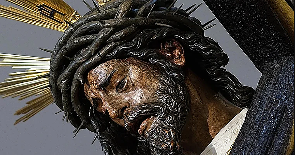 Una cruz de tronco de naranjo amargo