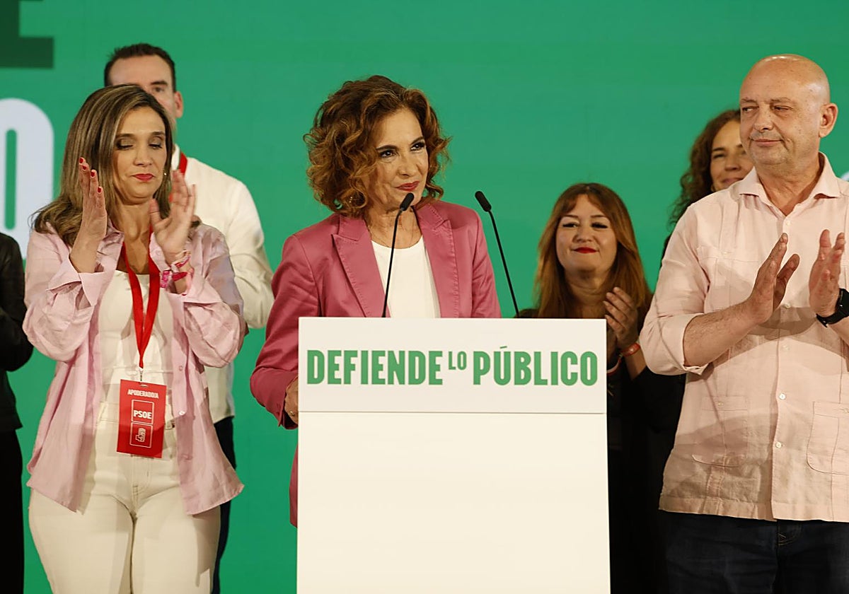 María Jesús Montero comparece ante la prensa para valorar los resultados electorales del partido