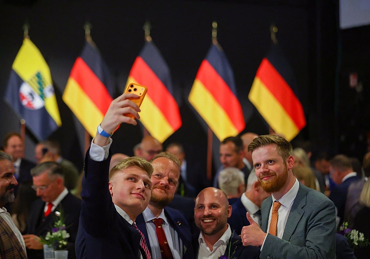 Simpatizantes del partido de extrema derecha Alternativa para Alemania celebran la victoria electoral en Sajonia