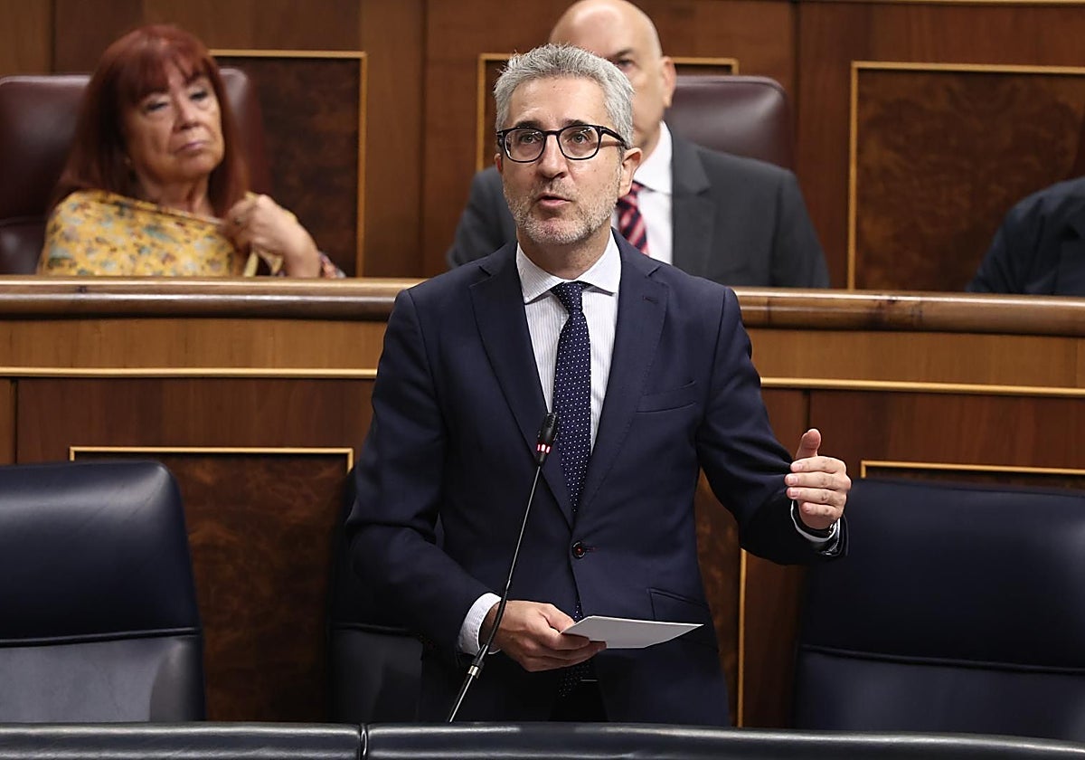 El ministro de Hacienda, Arcadi España, interviene durante una sesión plenaria en el Congreso de los Diputados el 9 de septiembre de 2026, en Madrid (España).