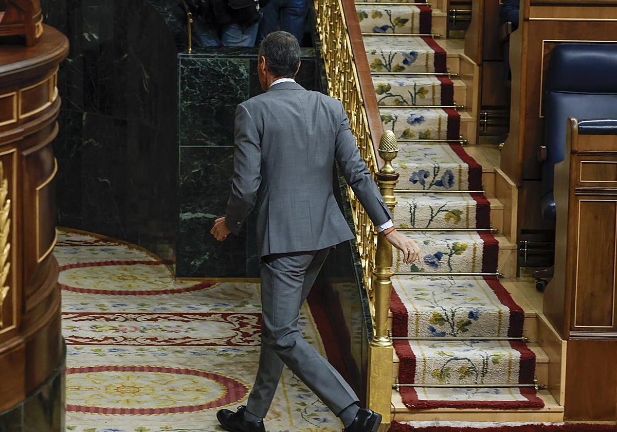 Sánchez abandona el hemiciclo tras tumbar el Congreso los decretos 'Maricarmen'