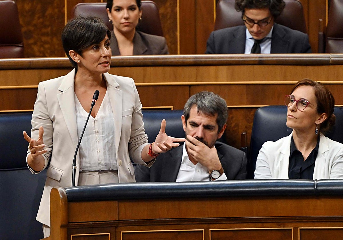 Los ministros Rodríguez, Urtasun y García, en el último pleno del Congreso