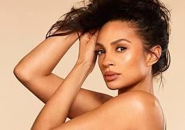 Quién es Alesha Dixon, la presentadora de Eurovisión 2023 que saltó a la fama cantando en una banda