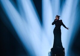La representante de Francia en Eurovisión la lía con una peineta tras conocer el televoto