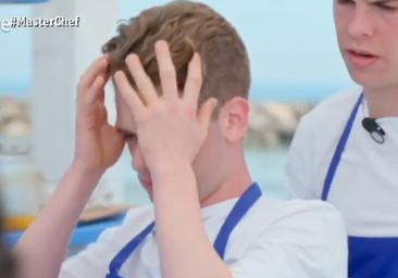 Luca monta el número al escuchar de Álex lo que todo el público piensa: «Me tratáis como si fuera mongolo»