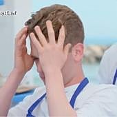 Luca monta el número al escuchar de Álex lo que todo el público piensa: «Me tratáis como si fuera mongolo»