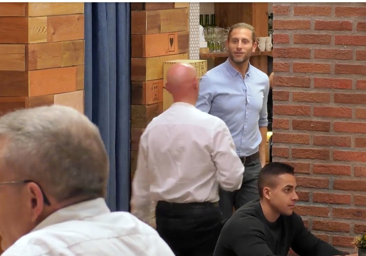 Eloy se marcha del restaurante de 'First Dates'.