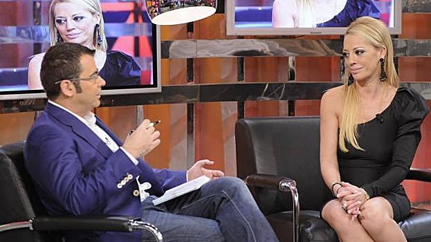 Belén Esteban junto a Jorge Javier Vázquez en 'Sálvame Deluxe' en 2013