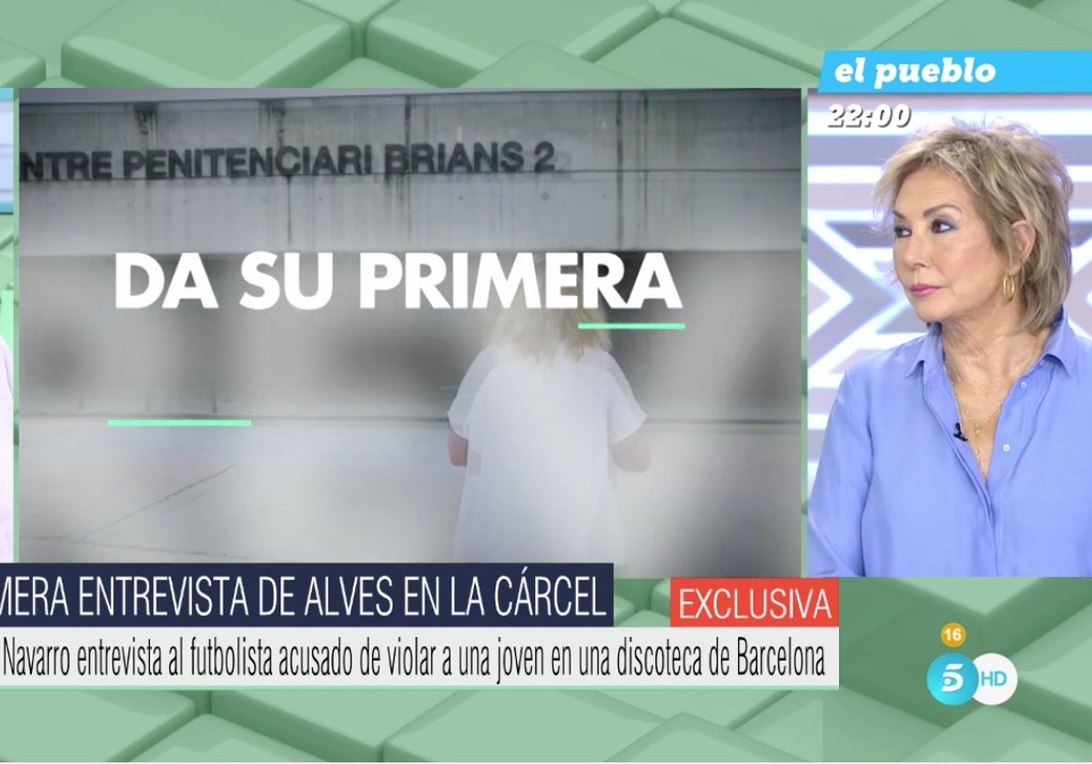 Ana Rosa Quintana charla con la periodista Mayka Navarro al inicio de 'El programa de Ana Rosa'.