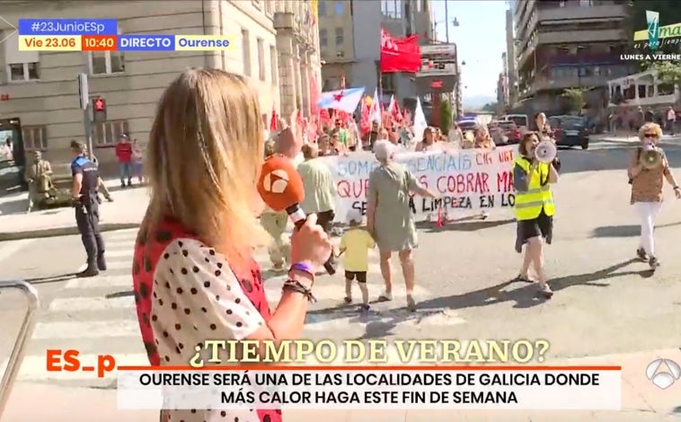 Imagen principal - jUna reportera de 'Espejo Público' se ha encontrado con una manifestación sindical justo cuando estaba realizando un directo con Susanna Griso.