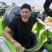El submarino inventado por James Cameron con el que bajó 33 veces a ver el Titanic y en el que se quedó atrapado en el fondo del mar