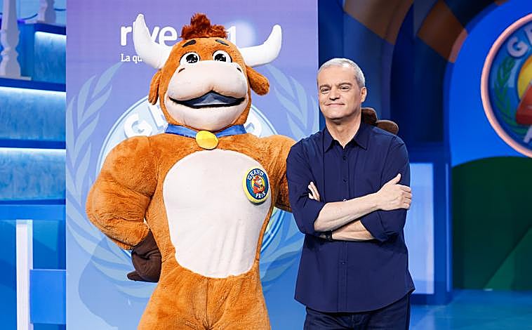 Imagen principal - Grand Prix: primeras imágenes de la vaquilla en el regreso del concurso de TVE