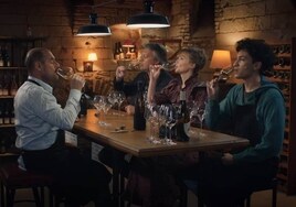 Crítica de 'Cata de vinos': El paladeo del vino, el paladeo del amor