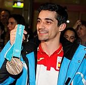 Quién es Javier Fernández: un triángulo amoroso, su famoso 'primo' y su negocio tras retirarse del patinaje